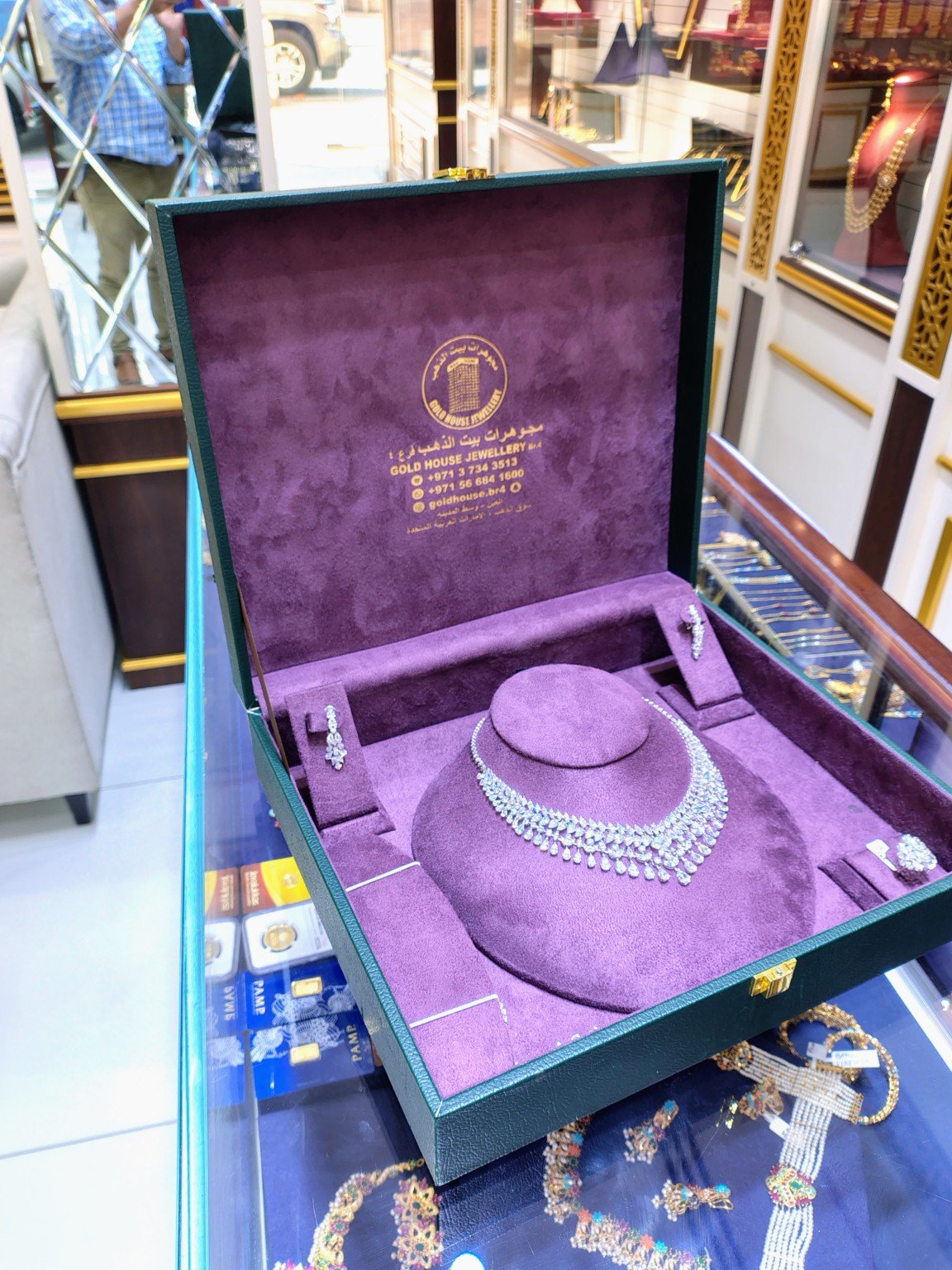 Luxury necklace presentation case